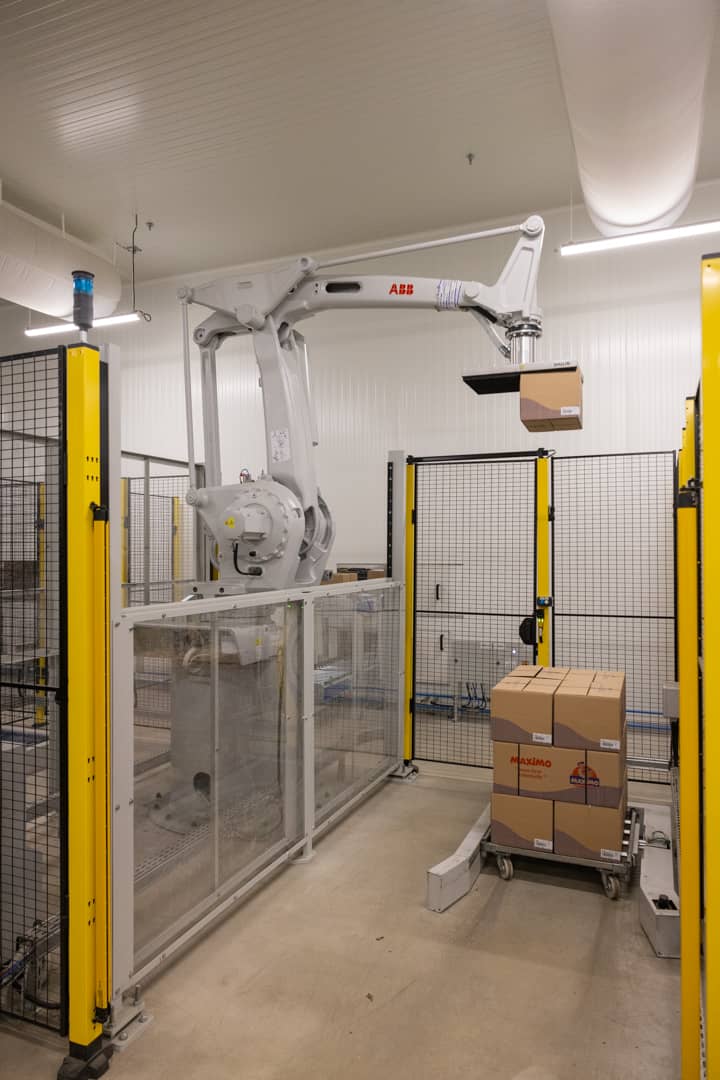 Intralogistique : Défnition -- avantages - Défis - Robot bras - maximo - transitic systems