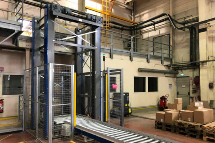 Vertical conveyor