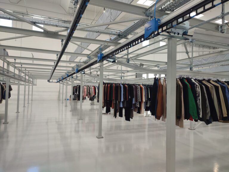 Convoyeurs ladder tri unitaire des vêtements