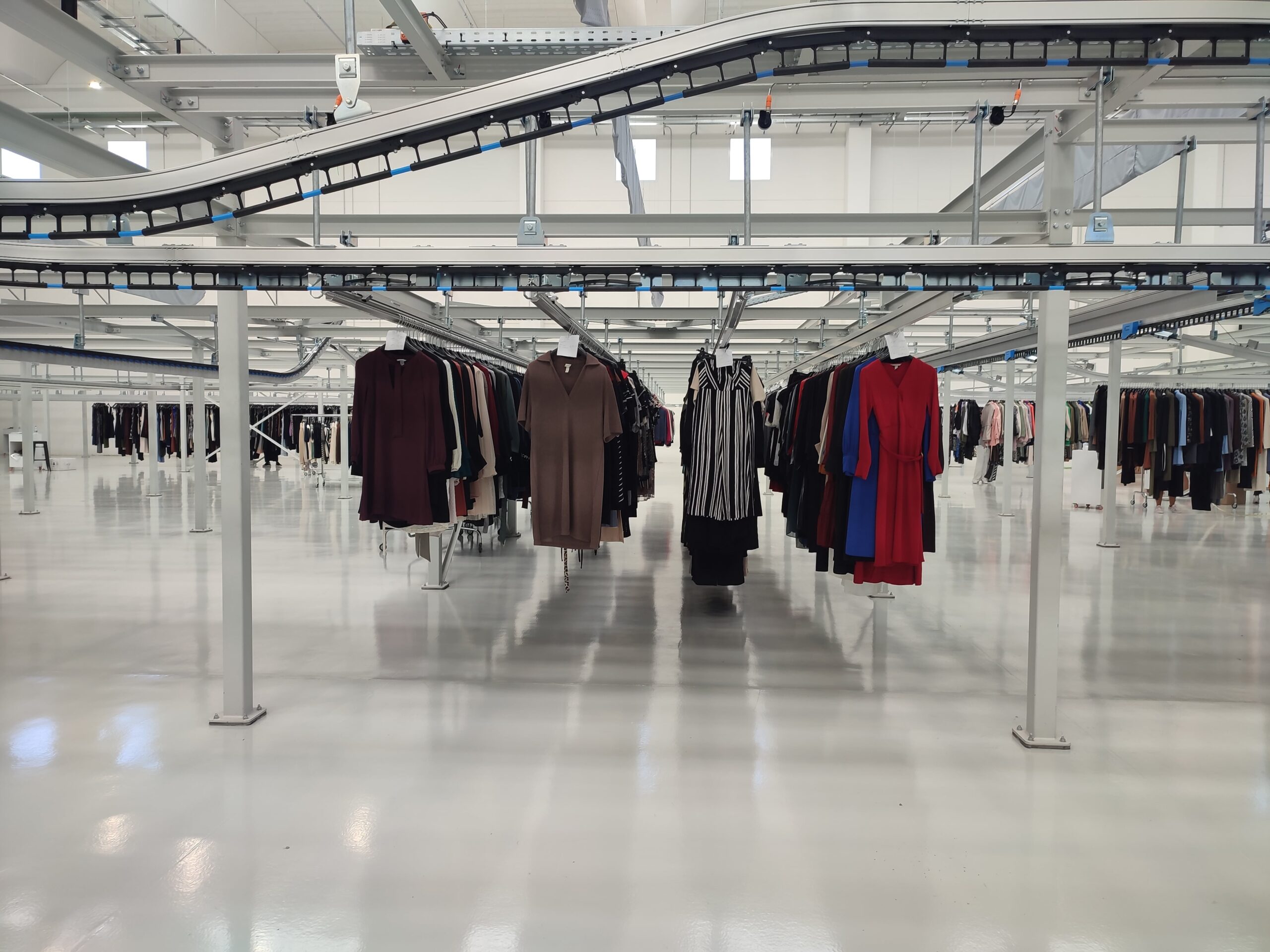 Ladder conveyor - convoyeur aérien - Macpi